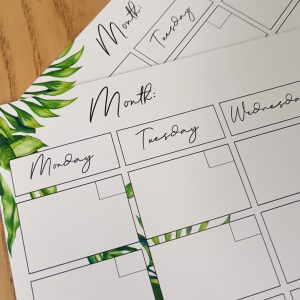 Magnetic Weekly Planners Green Leaves with Leopards